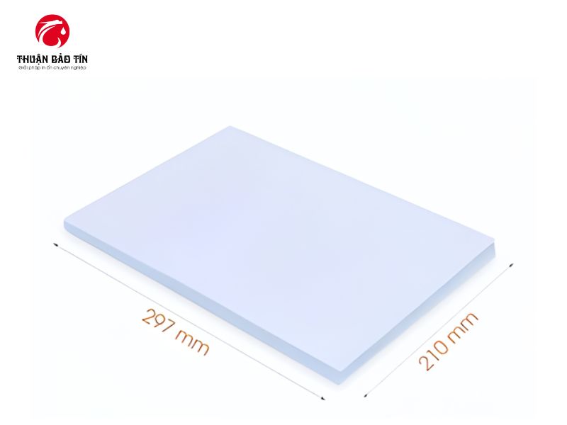 Giấy Decal in ảnh 135g A4 (50 tờ) là giải pháp hoàn hảo cho in tem nhãn sản phẩm, bao bì, và nhãn mác