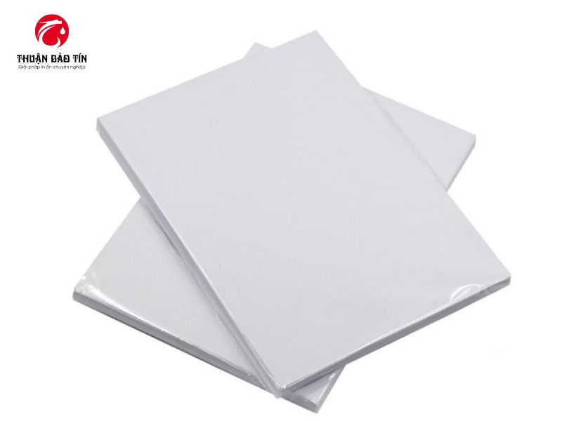 Định lượng 135g của giấy Decal in ảnh A4 đảm bảo độ dày vừa phải, thích hợp cho việc in ấn lâu dài