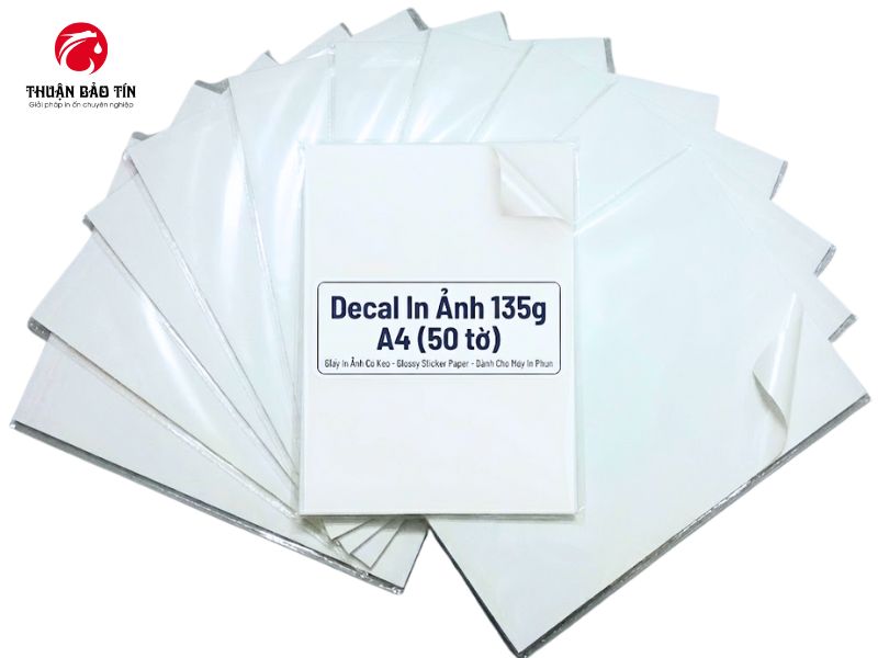 Giấy Decal in ảnh 135g A4 (50 tờ) với chất lượng in sắc nét, mang lại màu sắc sống động cho mọi bản in