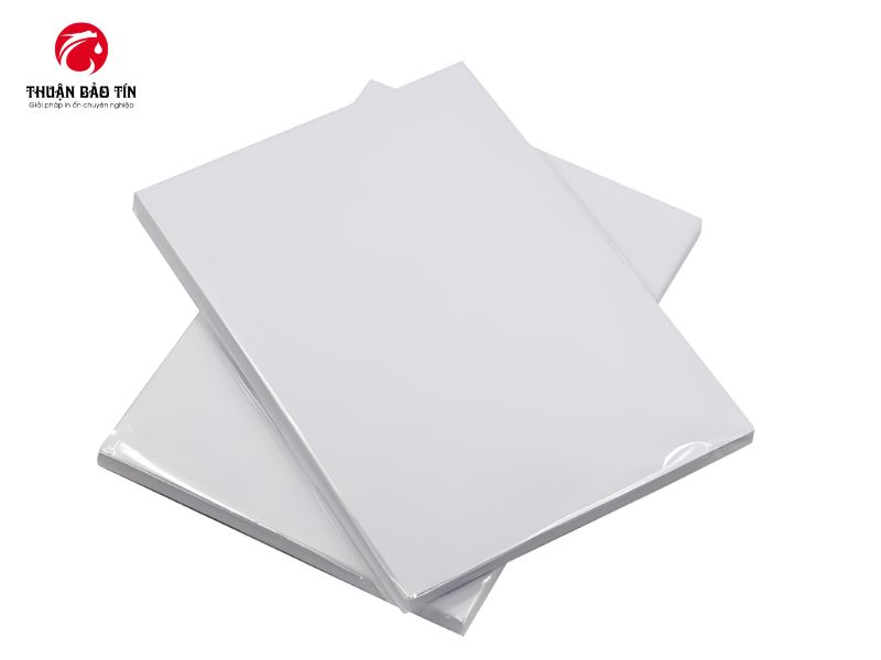 Bề mặt giấy in ảnh A4 1 mặt bóng với lớp phủ glossy giúp ảnh in có độ tương phản cao