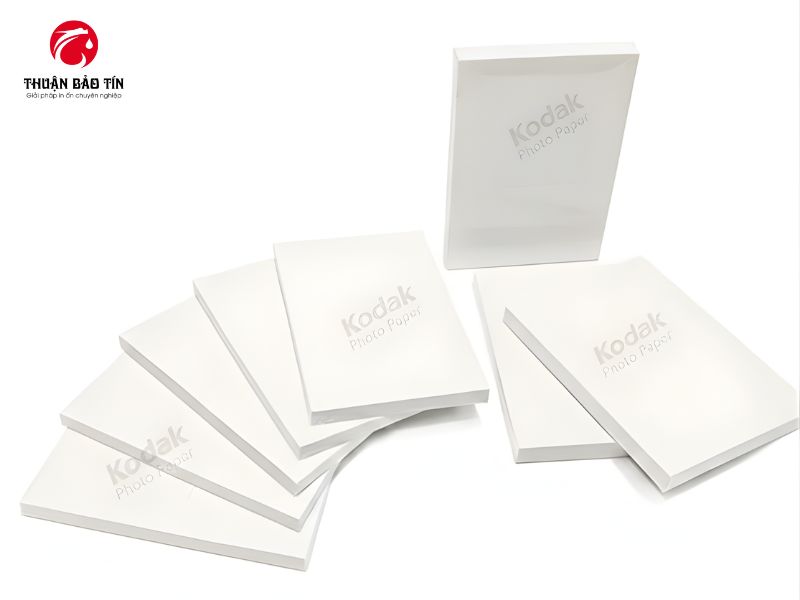 Giấy in ảnh Kodak khổ 13x18 phủ RC chống nước, cho hình ảnh sắc nét.