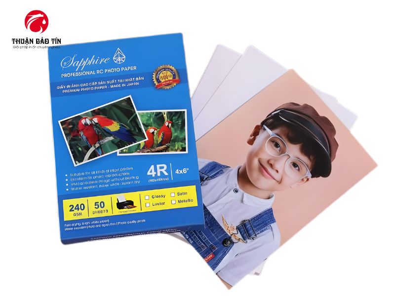 Bề mặt phủ RC cao cấp của giấy in ảnh Sapphire 10×15 chống nước hiệu quả.