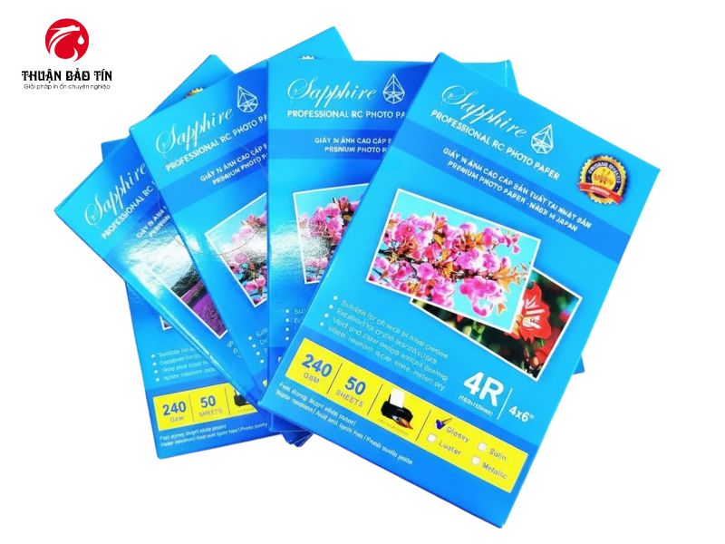 Đóng gói tiêu chuẩn của giấy in ảnh Sapphire 10×15 gồm 50 tờ tiện lợi cho in ấn.