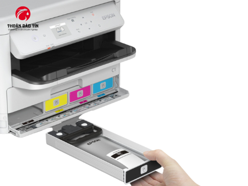 Màn hình cảm ứng 2.4 inch dễ thao tác của máy in Epson C5390.