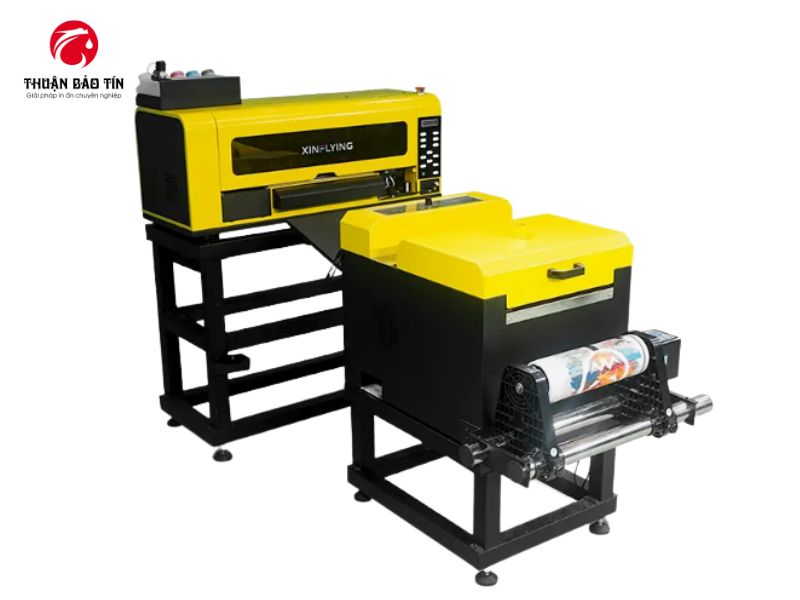 In logo áo khoác gió bằng máy in PET chuyển nhiệt khổ 30cm