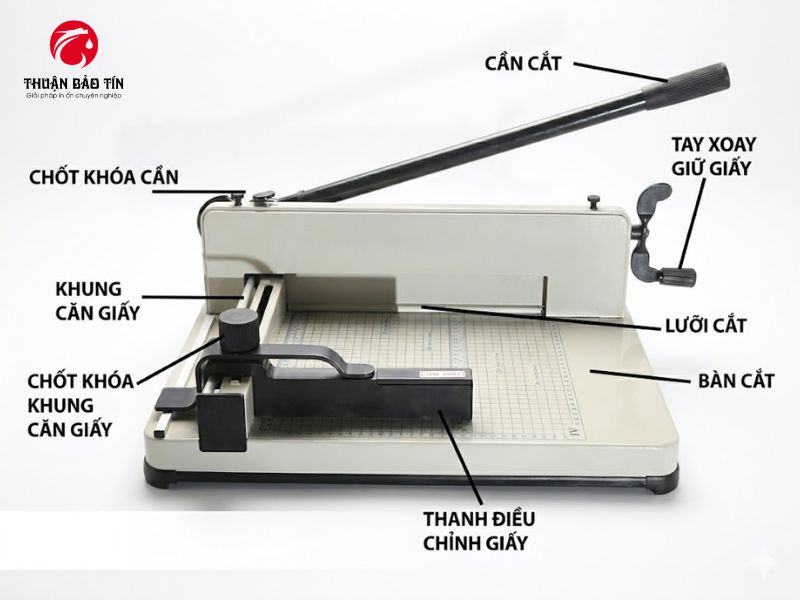 Hệ thống thước đo chuẩn xác trên mặt bàn cắt giấy Bosser 858 A3 chính hãng.