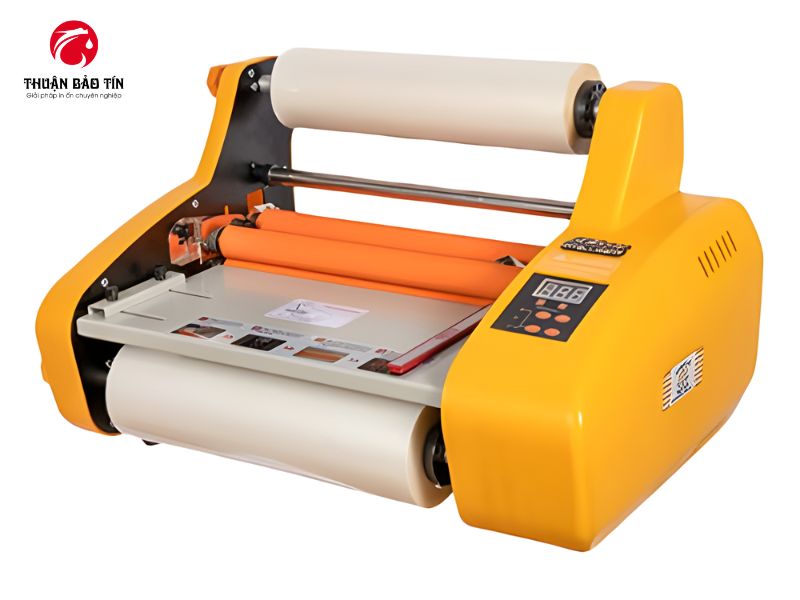 Hệ thống rulo nhiệt của máy cán màng FM 3510 giúp cán màng BOPP nóng bám chắc và đều