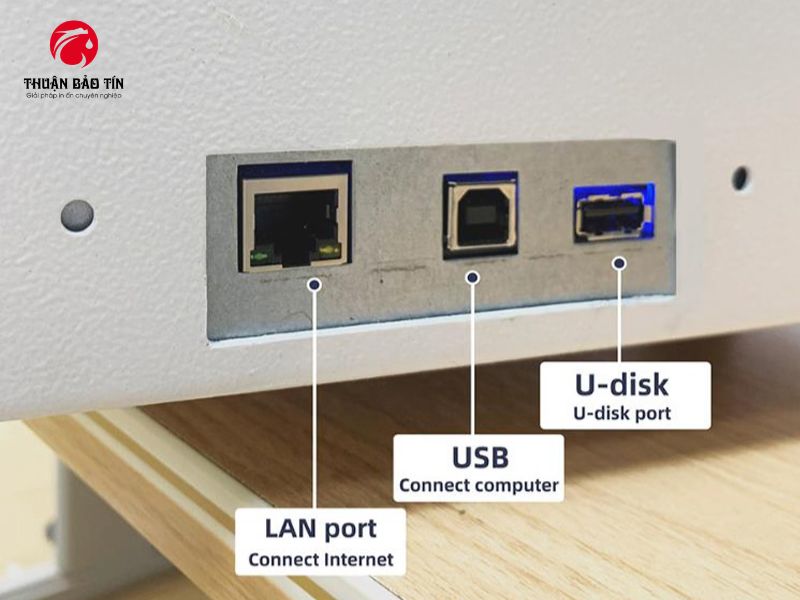 Máy cắt bế Decal A330 khổ A3 giúp cắt decal nhanh và tiết kiệm giấy.