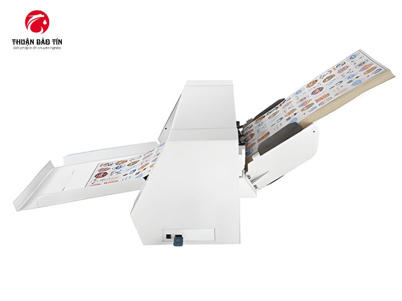 Máy cắt bế Decal A330 với thiết kế hiện đại, phù hợp cho xưởng in tem nhãn.