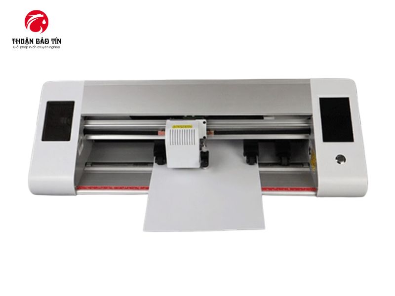 Máy cắt bế Decal Refine 450L mini thiết kế nhỏ gọn, phù hợp cho cửa hàng quảng cáo và in ấn decal.