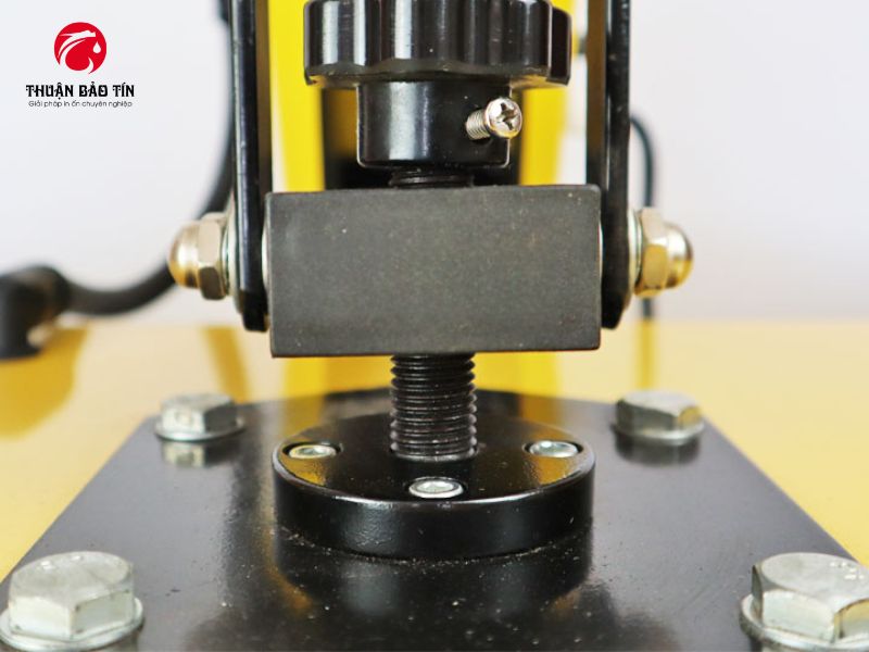 mâm ép phẳng 40x60cm giúp phân bố nhiệt đều, đảm bảo hình in sắc nét