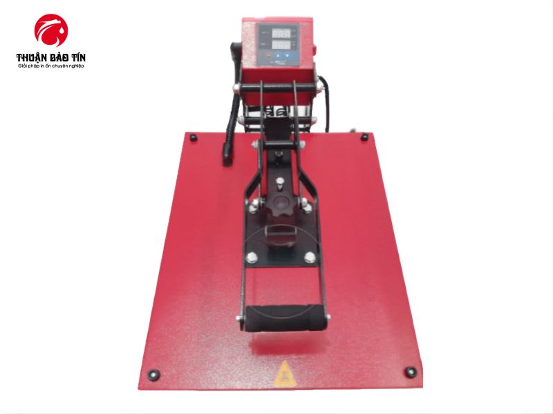 Mâm ép của máy ép nhiệt phẳng 40x50 cao áp cho thấy khả năng phân bổ nhiệt đều trên toàn bộ bề mặt.